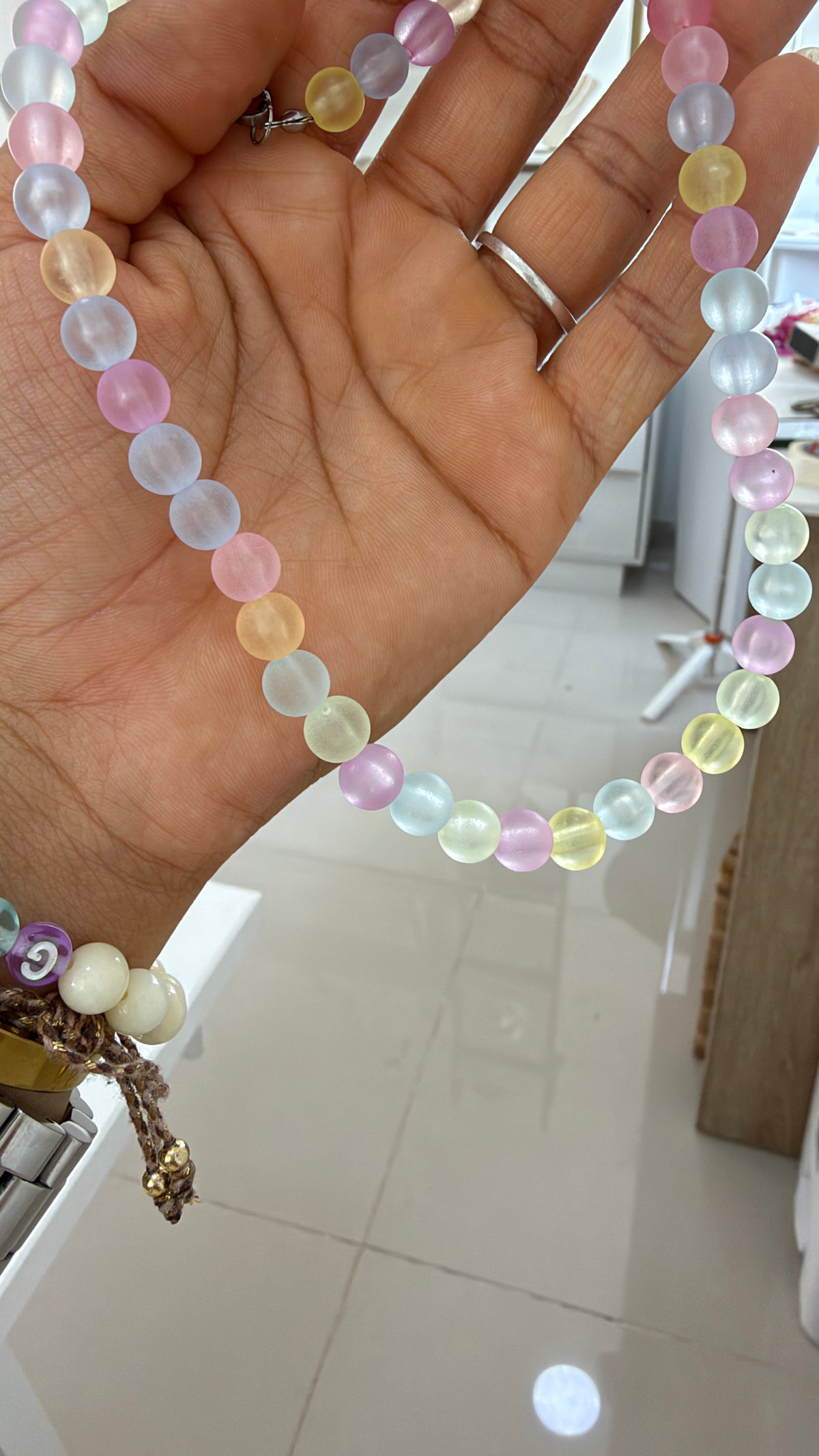 Collar traslúcido