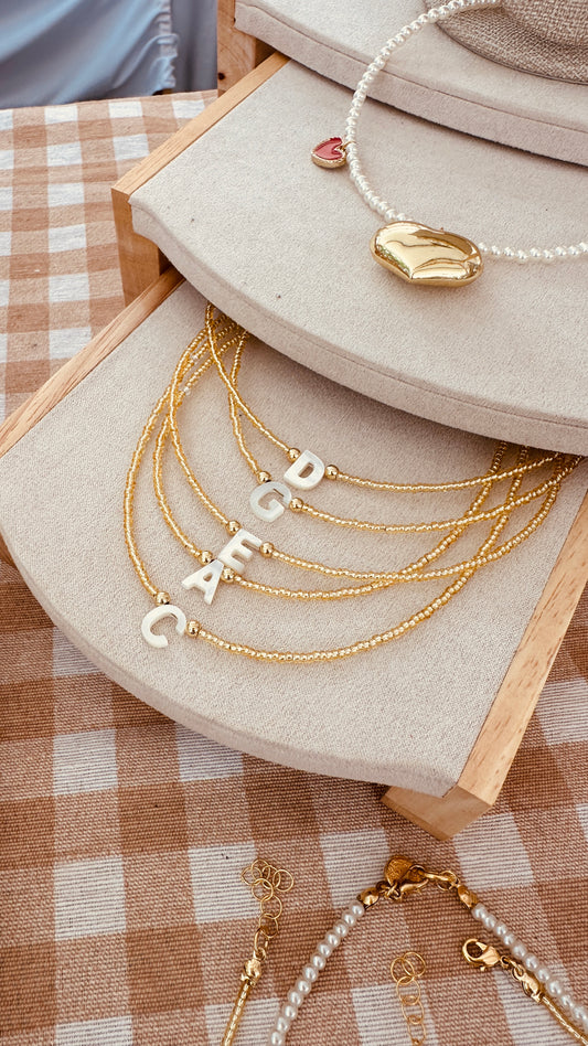Collar inicial en Miyuki