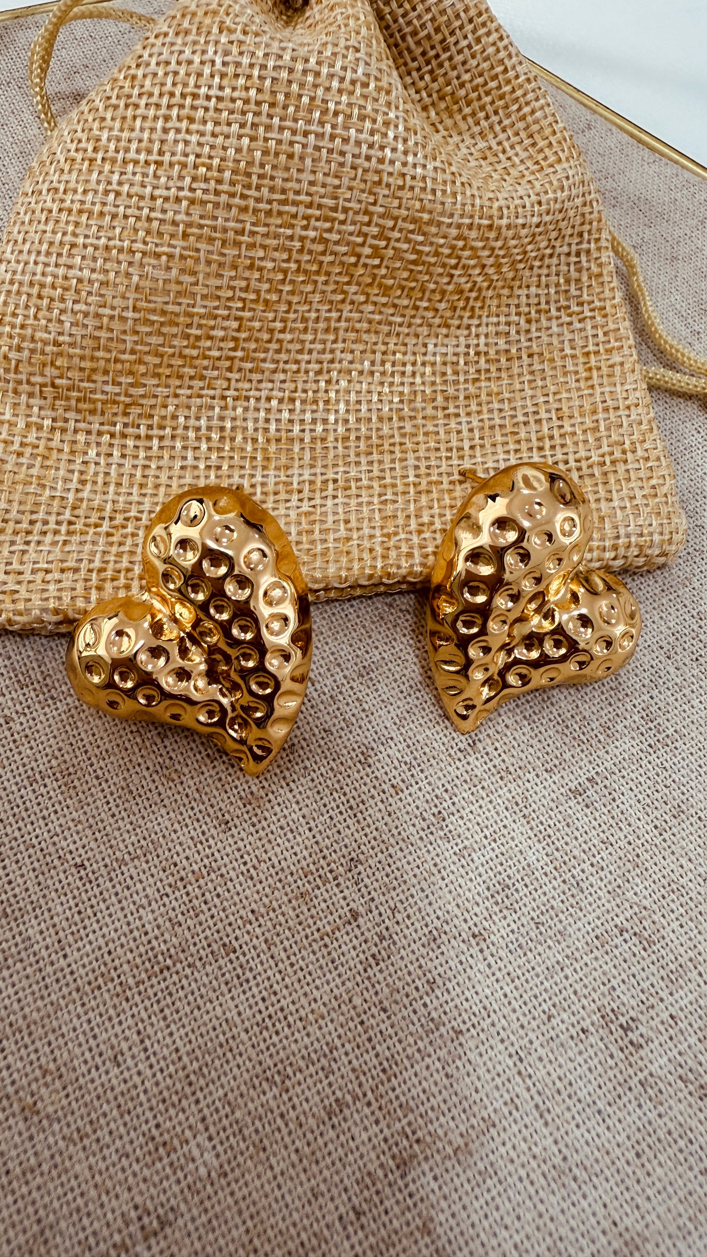 Aretes corazón troquelado