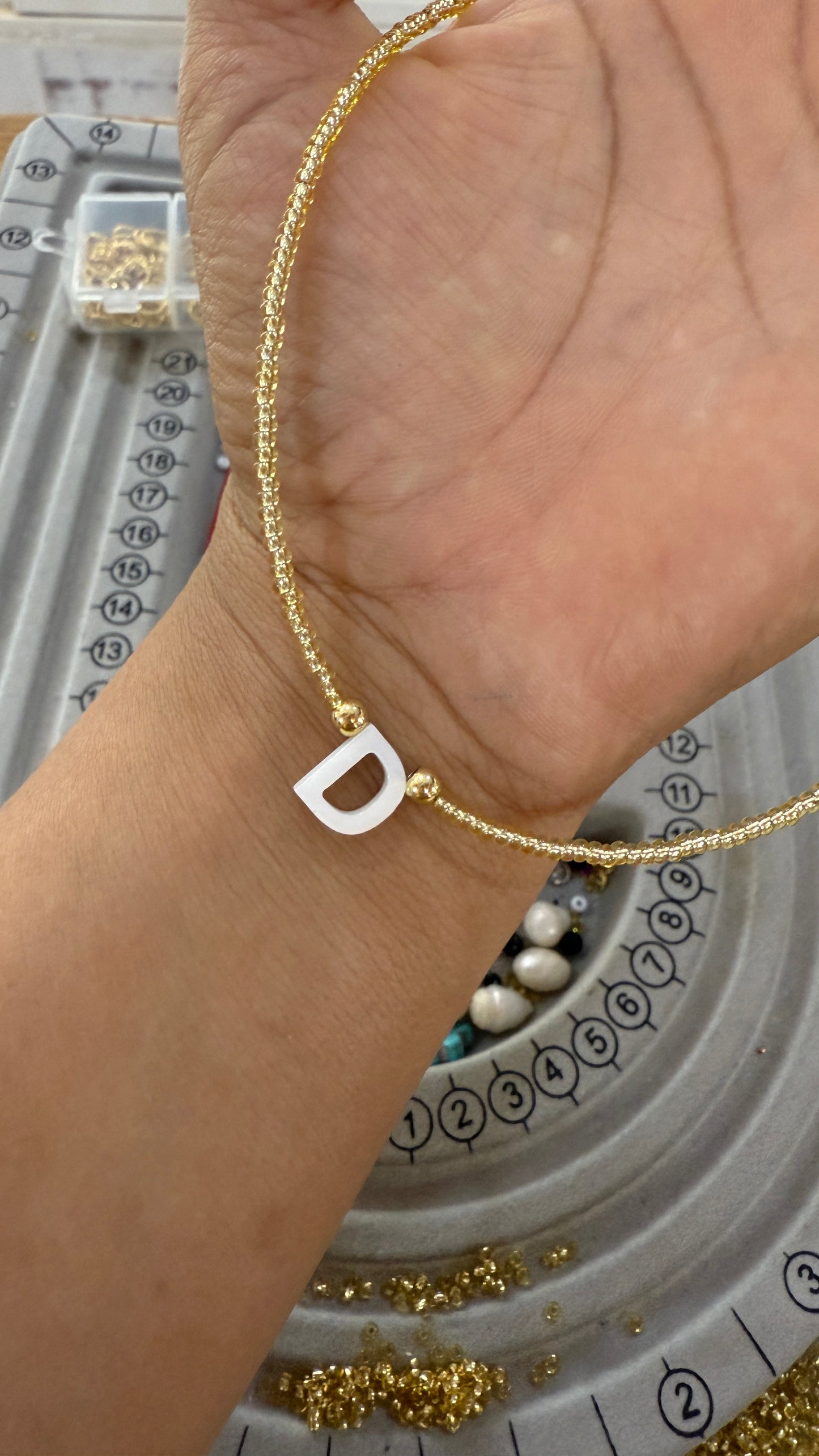 Collar inicial en Miyuki