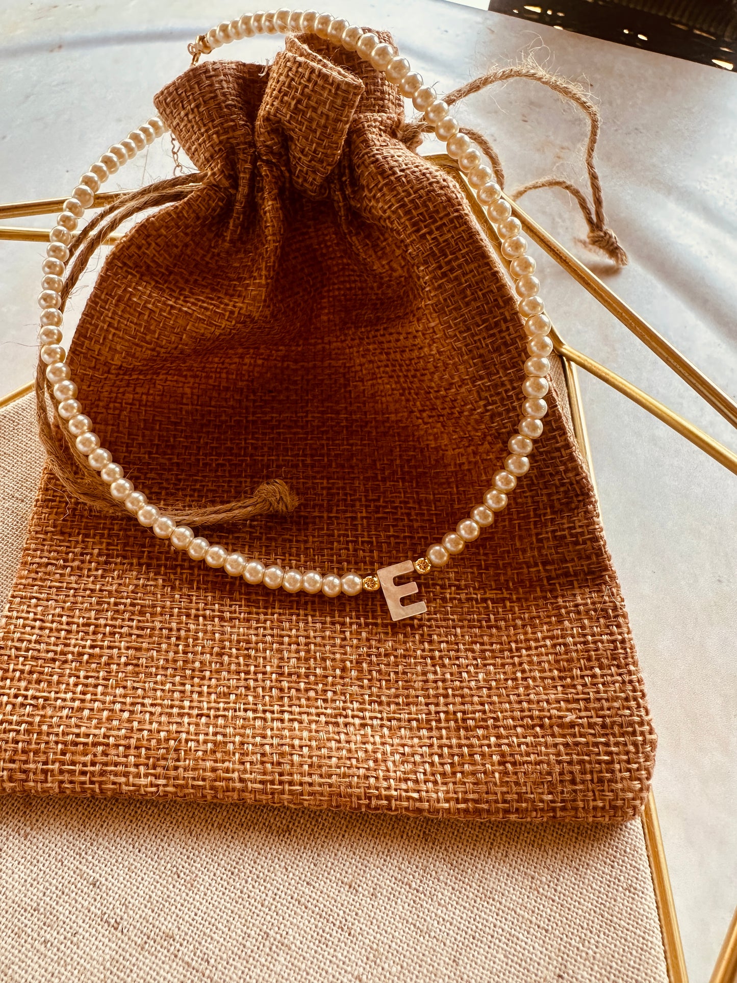 Collar de perlas con inicial