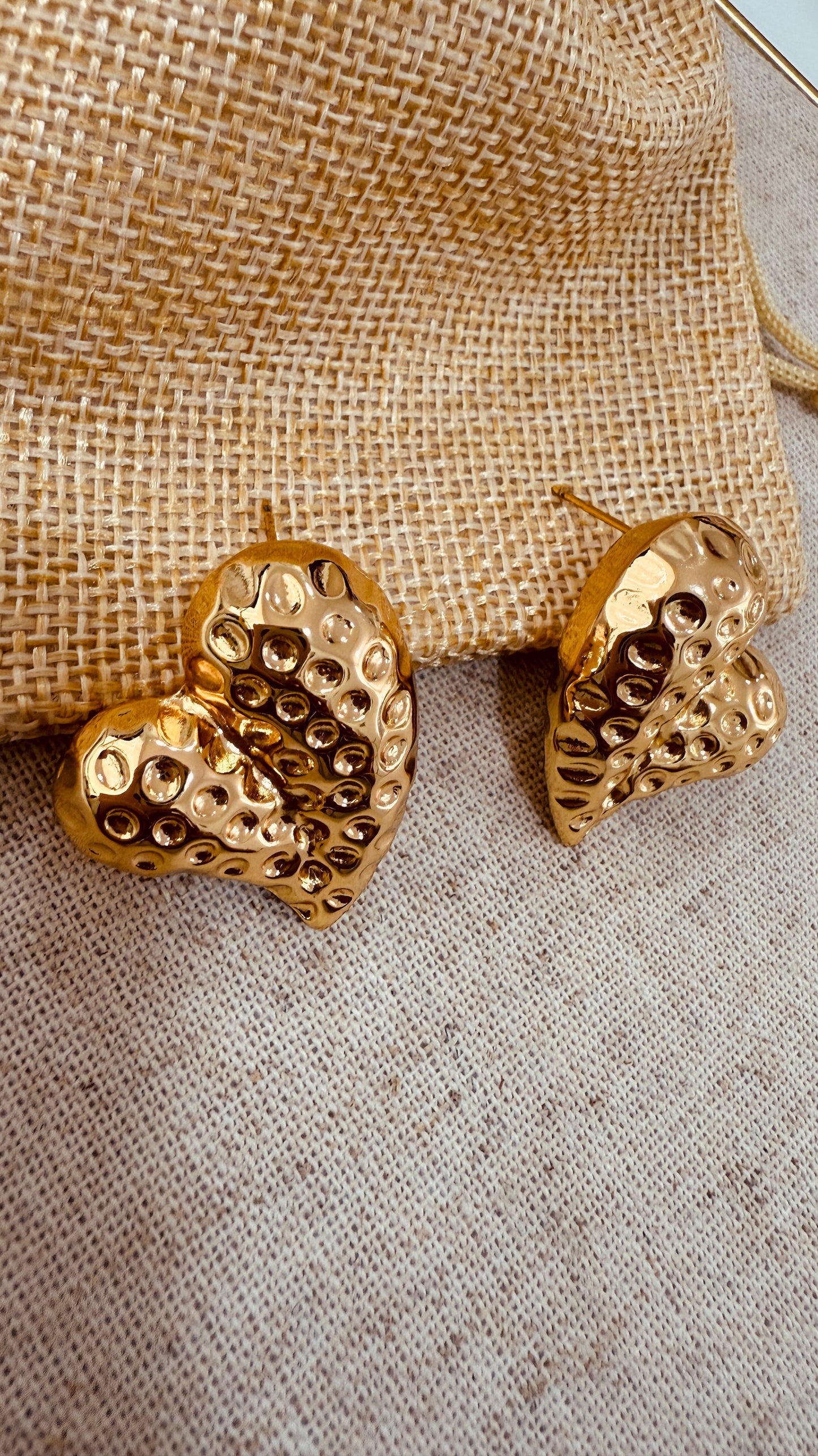 Aretes corazón troquelado