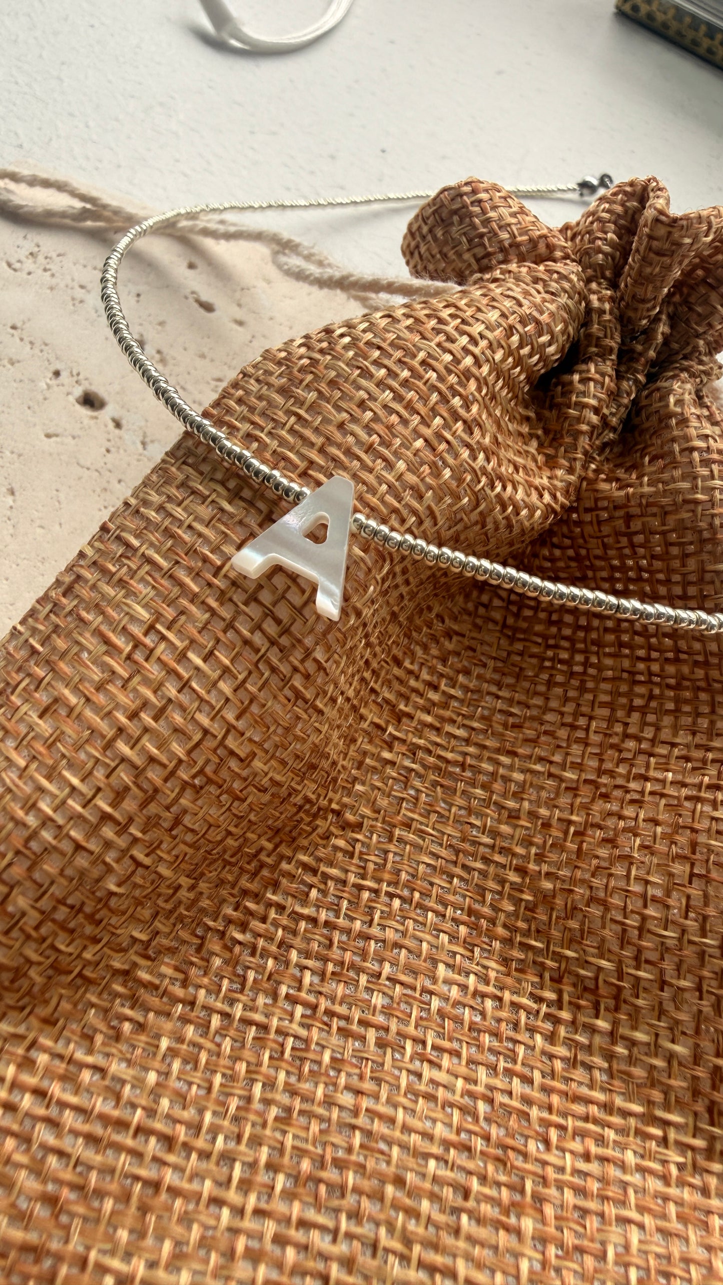 Collar inicial Miyuki plateado