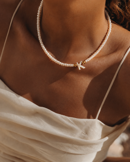 Collar de perlas con inicial
